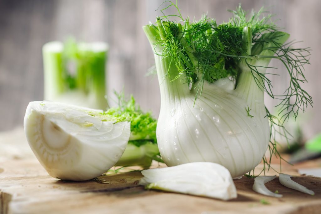 Geschnittene Fenchel-Knolle in der Küche