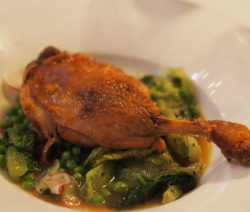 Entenkeule Mit Spinat, Erbsen Und Estragon