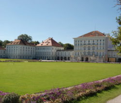 Rasen Im Schlosspark 2