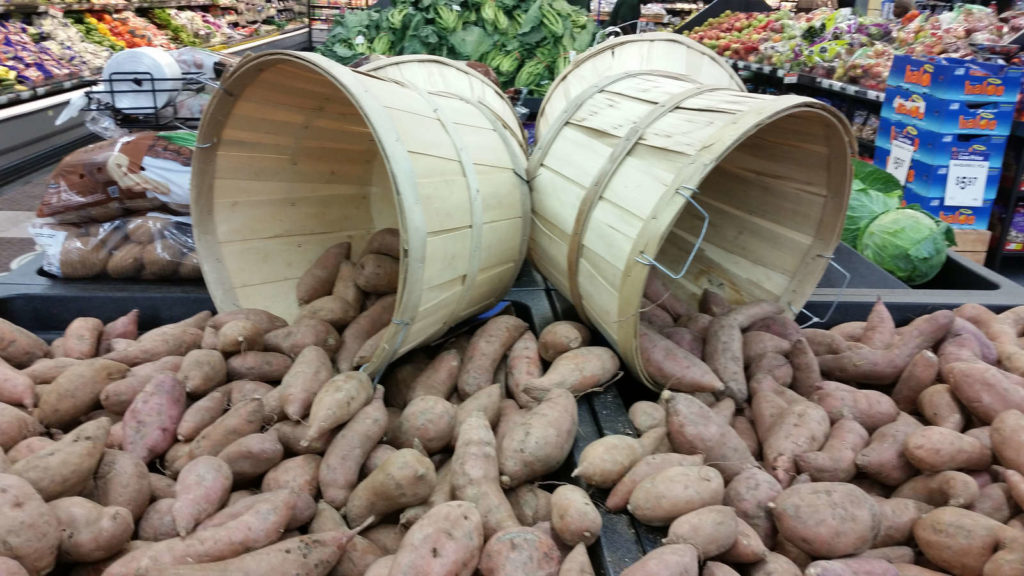 Süßkartoffeln im Supermarkt