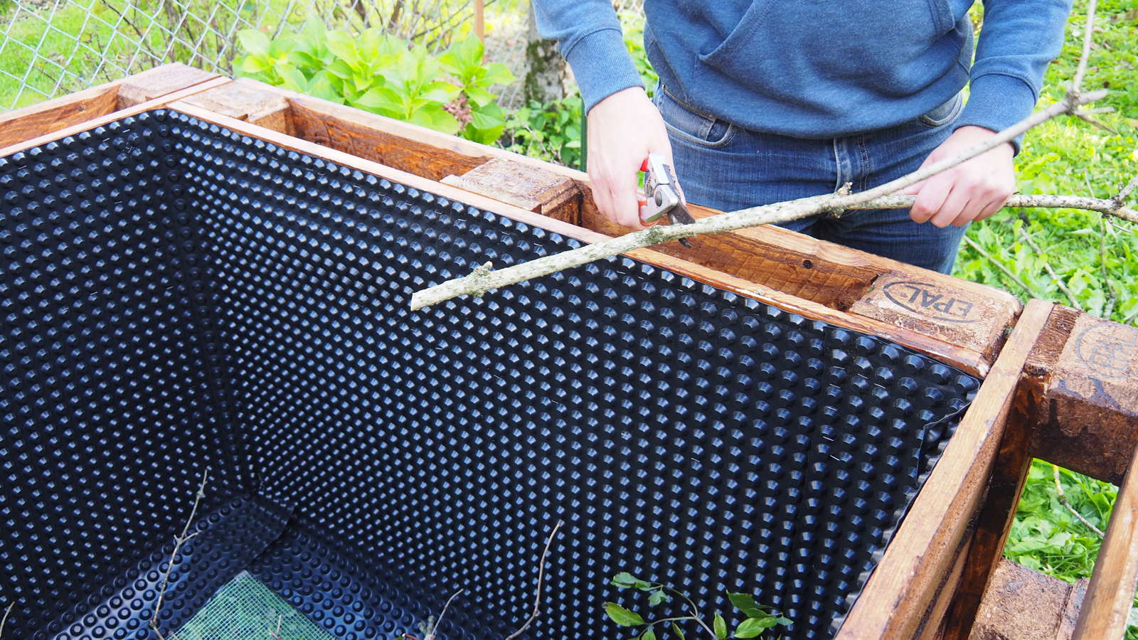 Hochbeet Befullen Tipps Zum Schichten Fullen Plantura