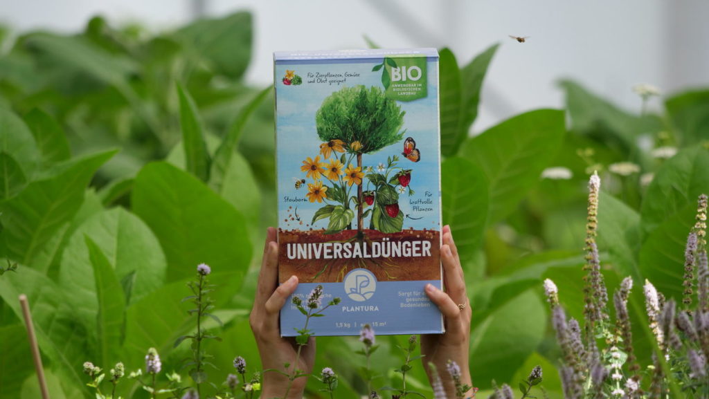 Plantura Bio-Universaldünger im Feld