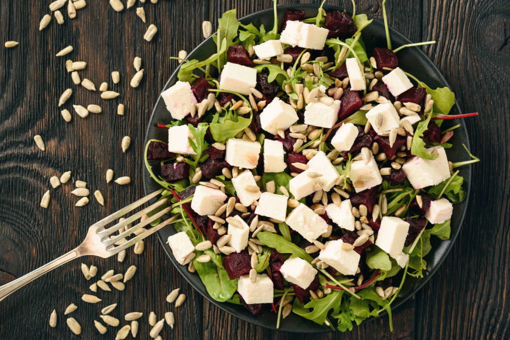 Salat mit Sonnenblumenkernen