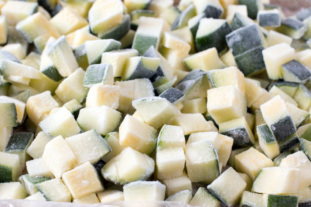 Gefrorene Zucchiniwürfel