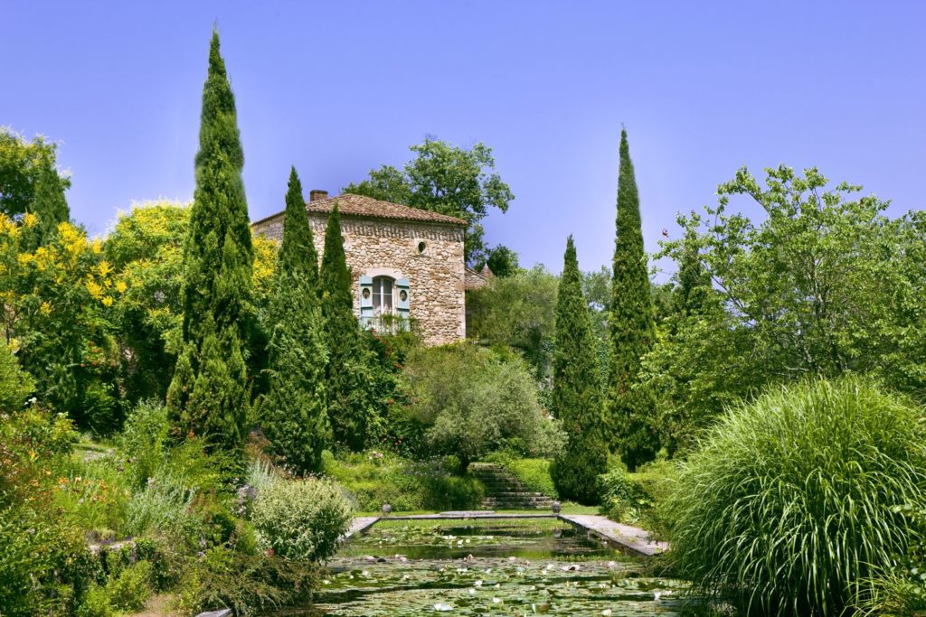 Mediterraner Garten mit Teich