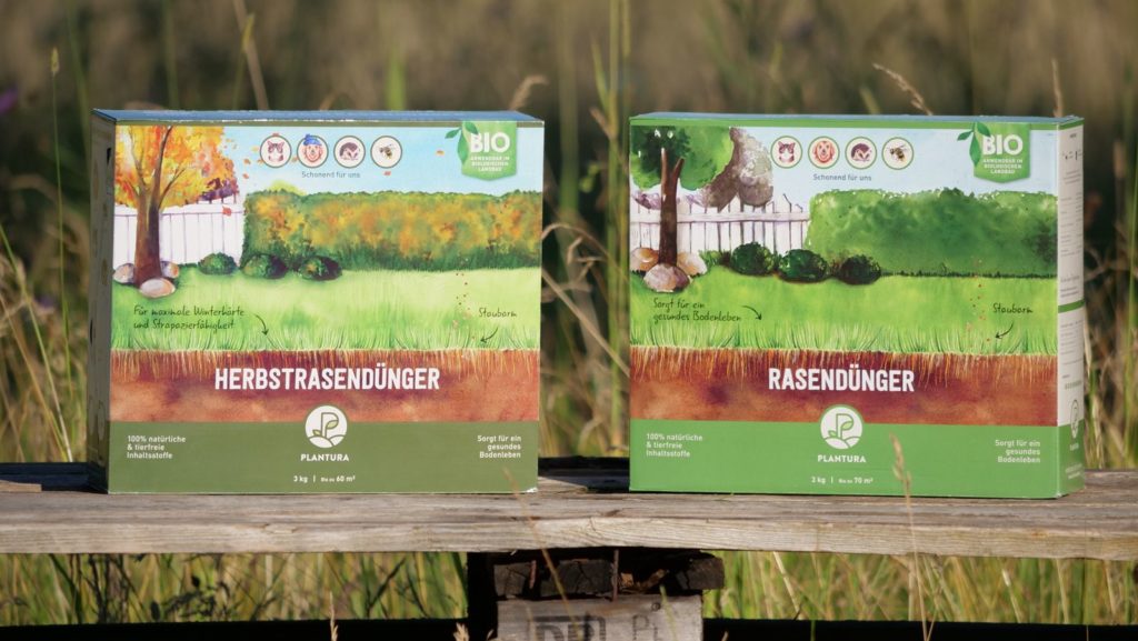 Rasendünger- und Herbstrasendünger-Boxen von Plantura auf Palette
