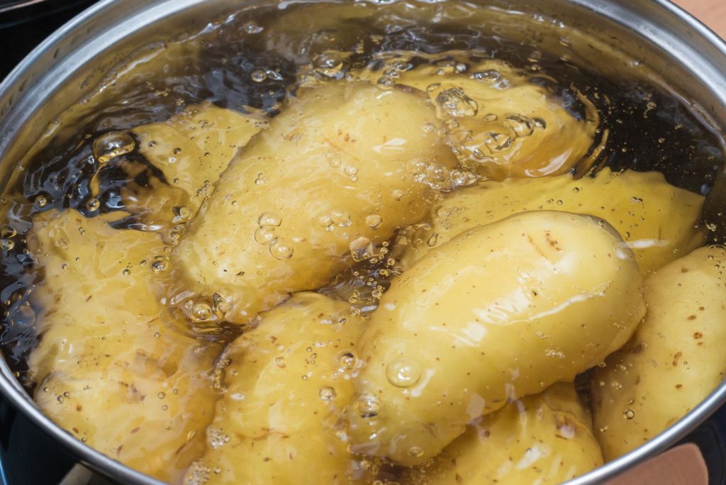 Kartoffelwasser ist asl Dünger geeignet