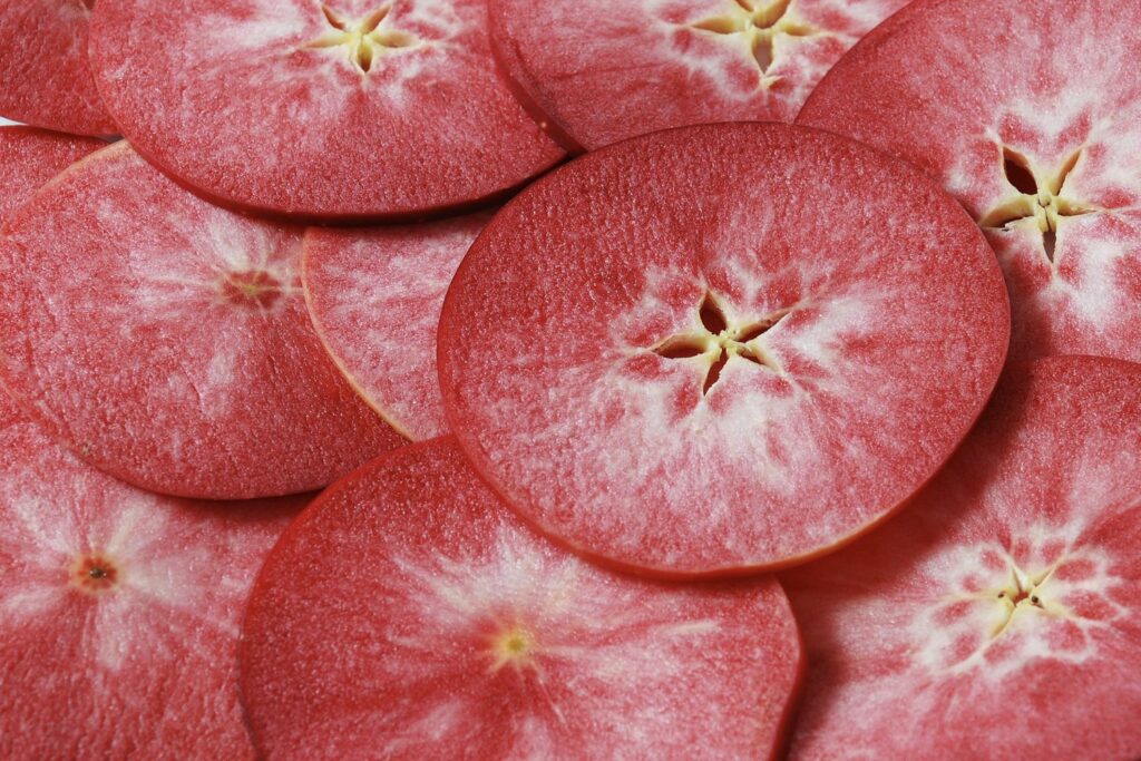 rotes Fruchtfleisch des Apfels Roter Mond