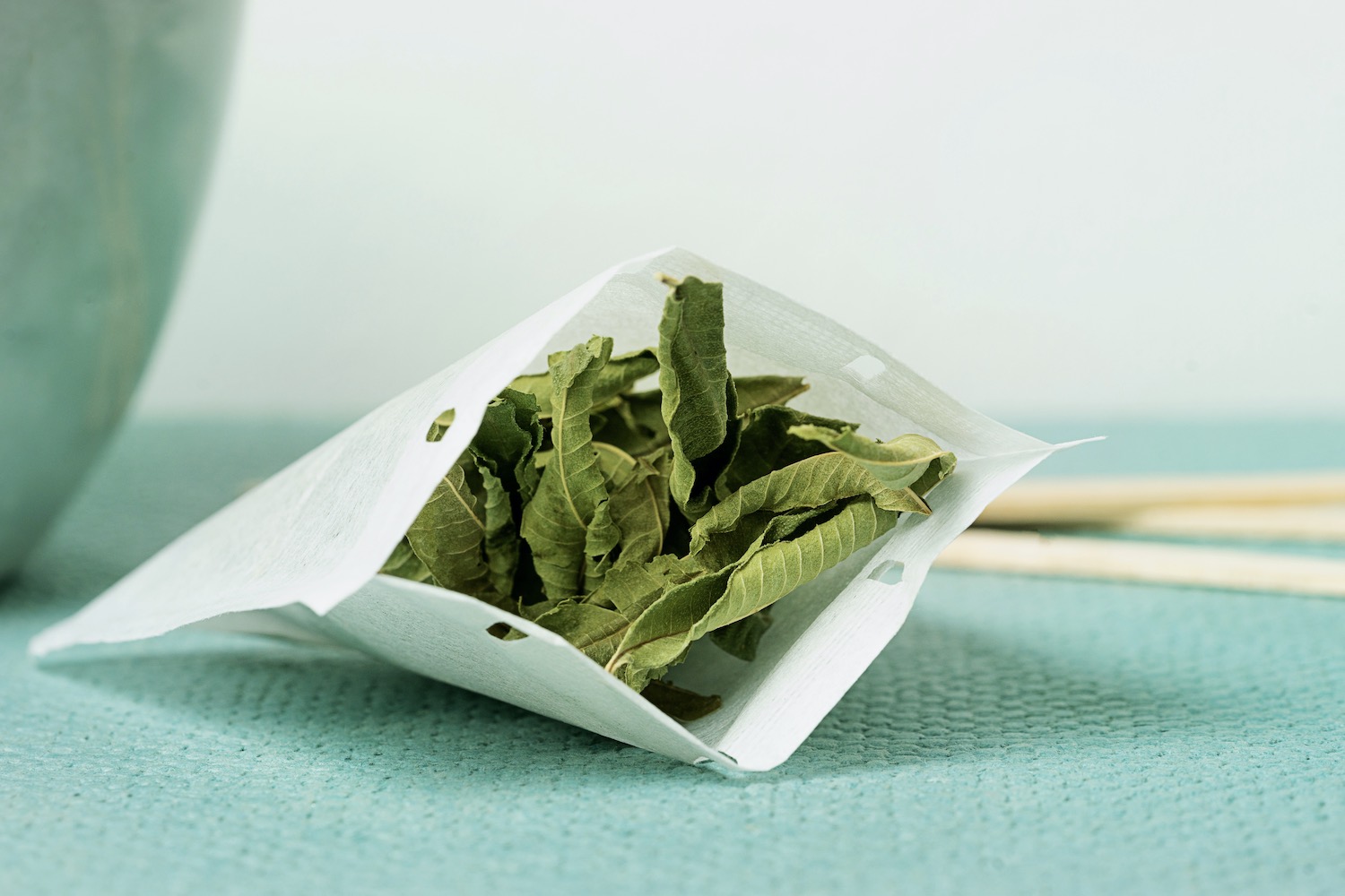 Zitronenverbene ernten, verwenden & haltbar machen